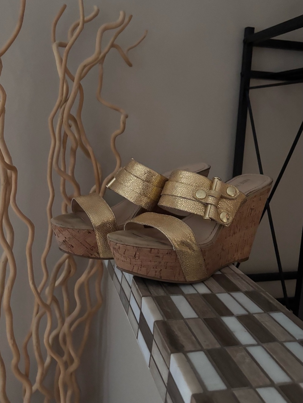Gold Platform Wedge Nine West Size 8 ✨